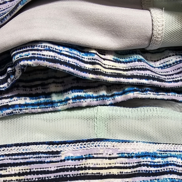 LIKE NEW Lululemon Pure Practice Bra Blurry Belle Multi / Sea Mist - Picture 9 of 16